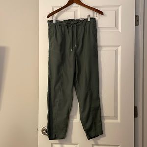 Joe Fresh high-waisted drawstring pant. Size M. Comfy and stylish!